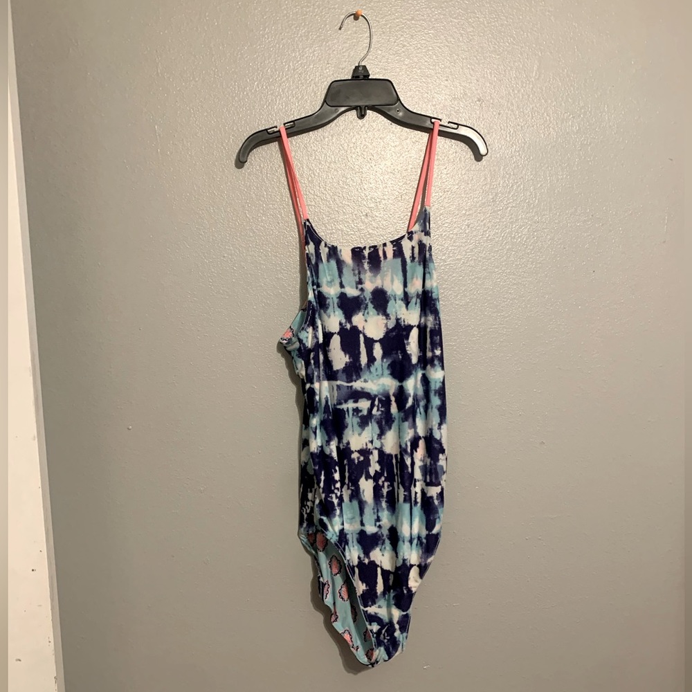 Kids bathing suit reversible.         Size: youth large